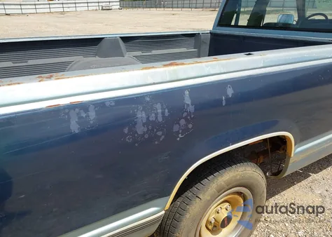 1990 GMC Sierra C2500 z USA, uszkodzony, nr VIN 2GTFC29K3L1515164